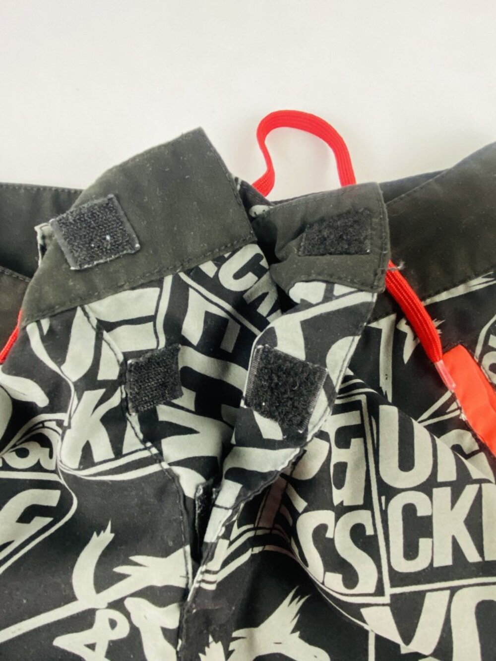 Young & Reckless Mens Board Shorts Size 32 100% Poly Black, Gray, Red - Picture 3 of 8